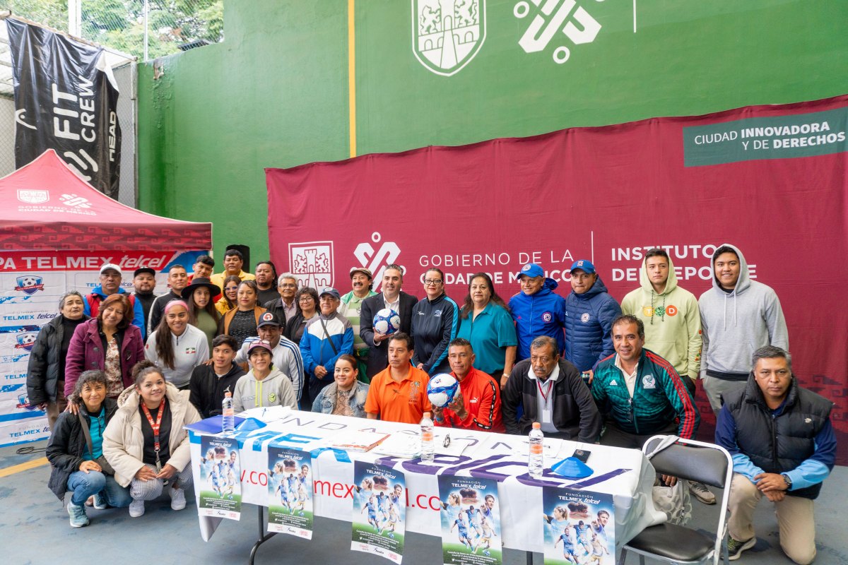 CDMX entrega uniformes y balones para fase estatal