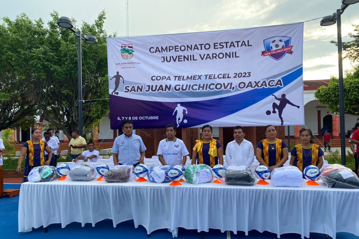 Oaxaca entregó uniformes y balones a la categoría juvenil
