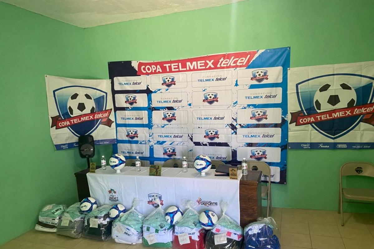 Se entregan uniformes para la categoría juvenil en Chihuahua